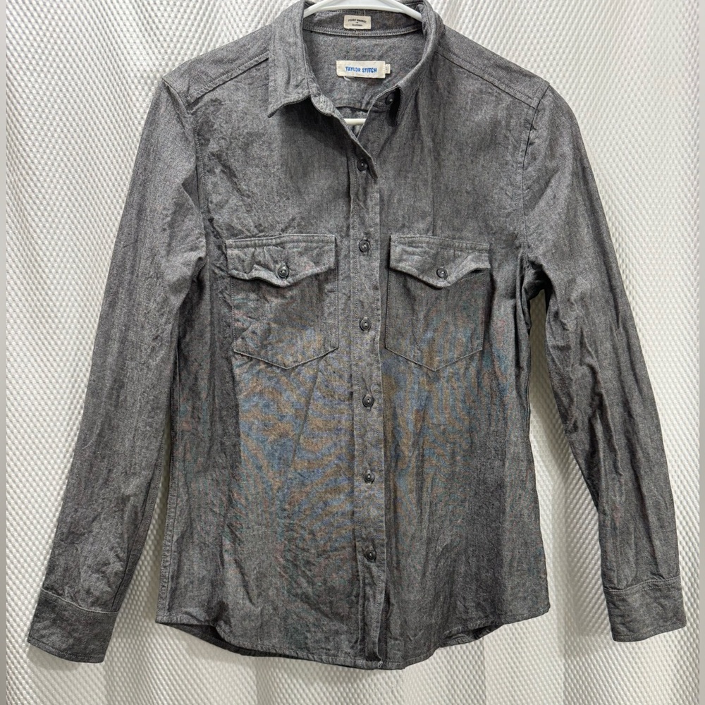 Men’s or women’s shirt
